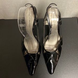 BANDOLINO Black Patent Leather Kitten Pump